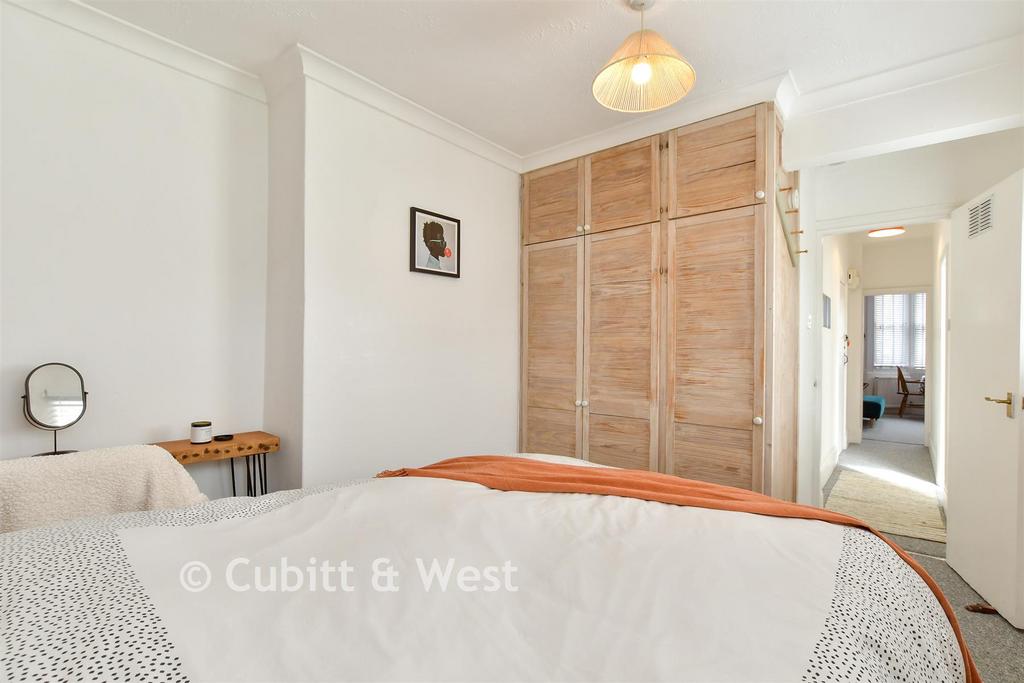 Apartment in Brighton, Round Hill - More