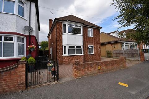 2 bedroom maisonette to rent, George Road, Chingford, London. E4 8NF