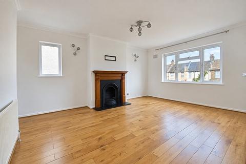 2 bedroom maisonette to rent, George Road, Chingford, London. E4 8NF