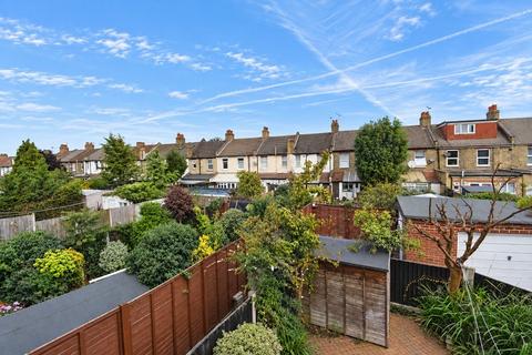 2 bedroom maisonette to rent, George Road, Chingford, London. E4 8NF
