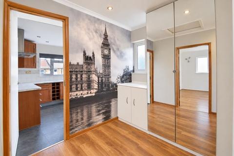 2 bedroom maisonette to rent, George Road, Chingford, London. E4 8NF