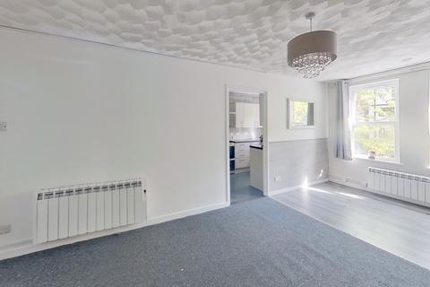2 bedroom flat to rent, 2 Derwent Court, Nottingham