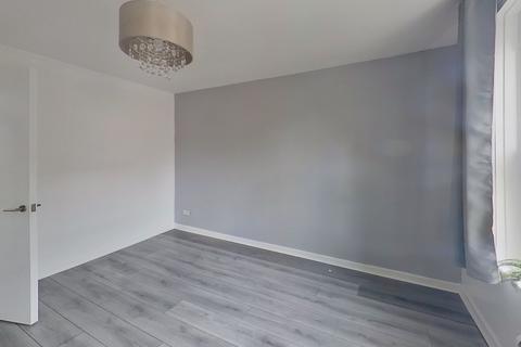 2 bedroom flat to rent, 2 Derwent Court, Nottingham