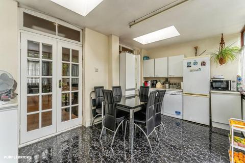 4 bedroom terraced house for sale, Shrewsbury Road, London N11