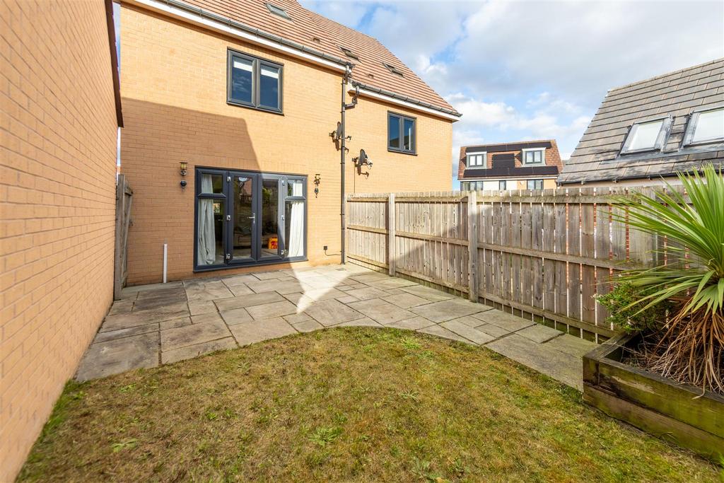 House in Newcastle Upon Tyne - View 4