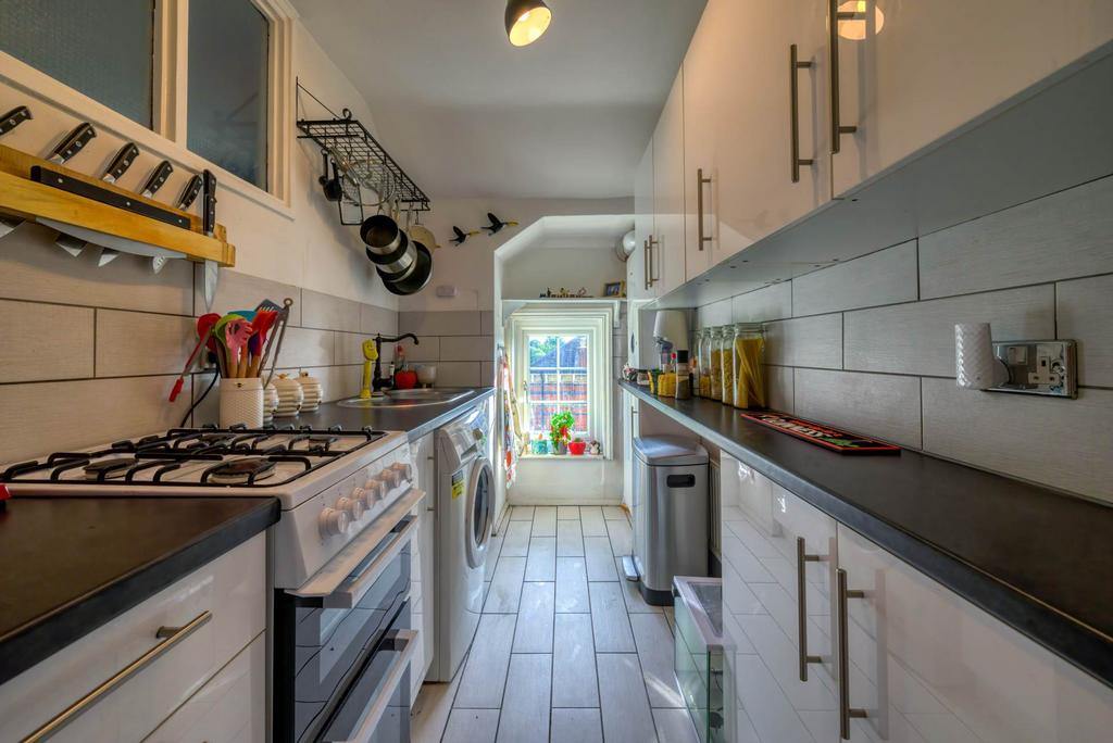 Apartment in Reading - View 4