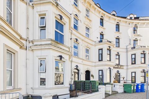 2 bedroom flat for sale, The Crescent, Bridlington, YO15 2NX
