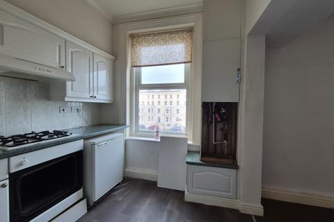 2 bedroom flat for sale, The Crescent, Bridlington, YO15 2NX