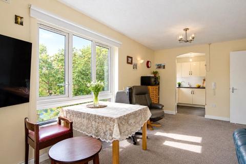 1 bedroom flat for sale, Cambridge Road, London, E11