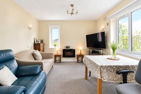 1 bedroom flat for sale, Cambridge Road, London, E11