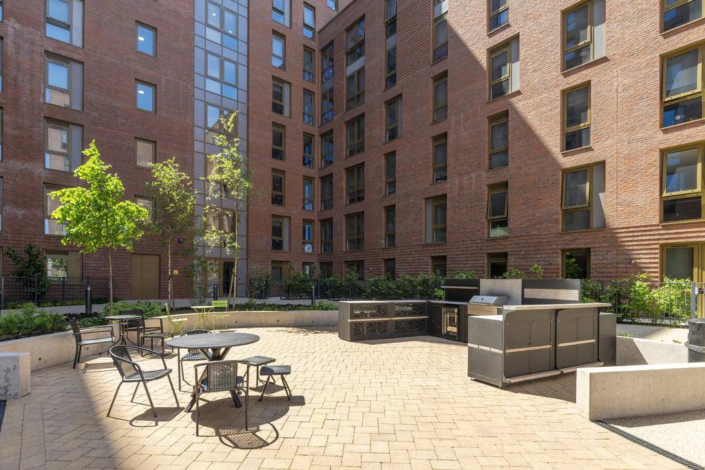 Apartment in Reading, Berkshire - View 5