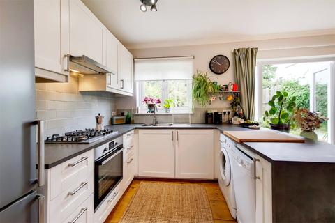 3 bedroom terraced house to rent, Sevenoaks Road, London, SE4