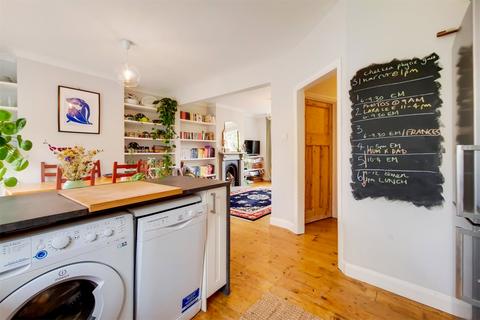 3 bedroom terraced house to rent, Sevenoaks Road, London, SE4