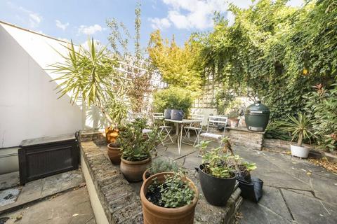 2 bedroom terraced house for sale, Waldo Road, London NW10