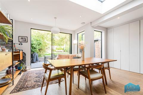 4 bedroom semi-detached house for sale, Wroxham Gardens, London, N11