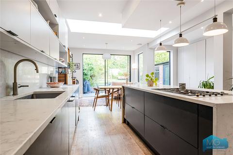 4 bedroom semi-detached house for sale, Wroxham Gardens, London, N11