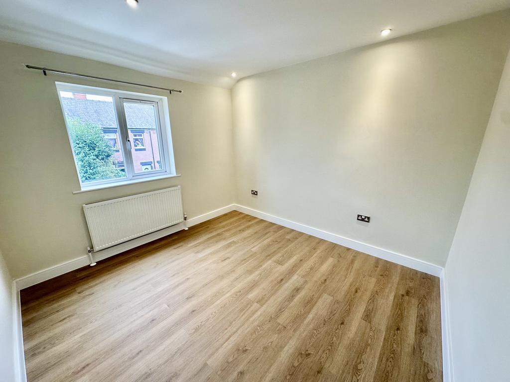 House in LEEDS - View 3