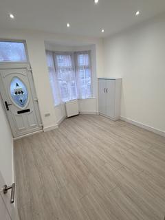 3 bedroom terraced house to rent, Turner Road, Leicester, LE5