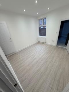 3 bedroom terraced house to rent, Turner Road, Leicester, LE5