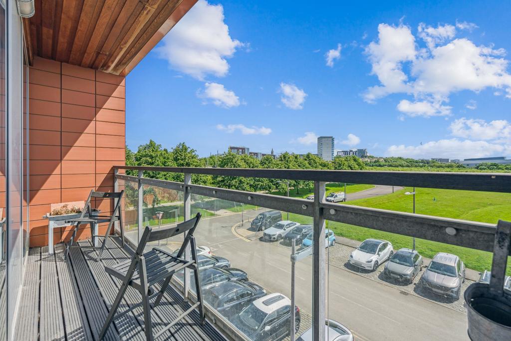 Apartment in Glasgow, Thornwood, Partick - More