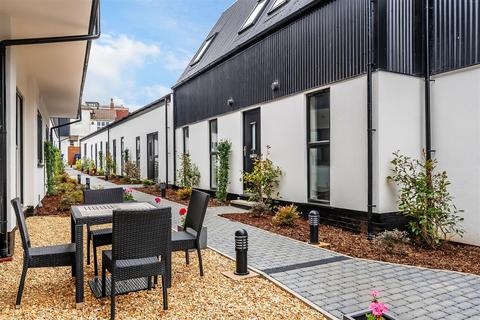 1 bedroom apartment for sale, CENTRAL DORKING, RH4