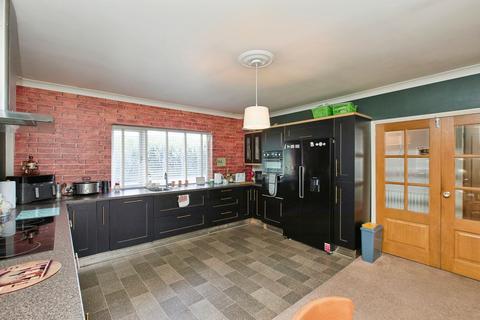 2 bedroom bungalow for sale, Hillside Road, Linton, Swadlincote, Derbyshire, DE12