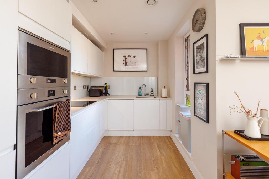 Apartment in Bristol - More