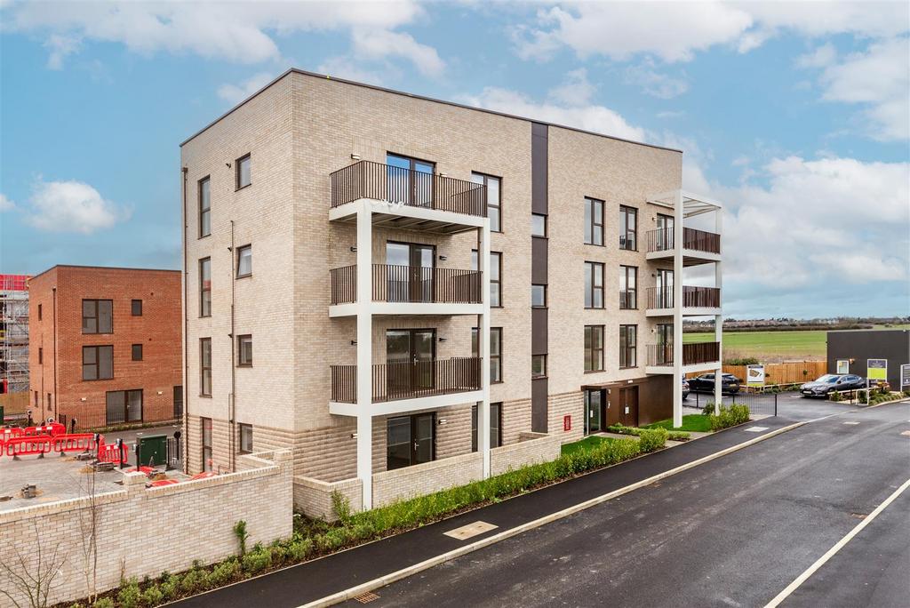 Apartment in Cambridge, Eddington - View 2