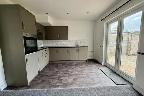 2 bedroom semi-detached house to rent, Derwendeg Avenue, Cefn Hengoed, CF82
