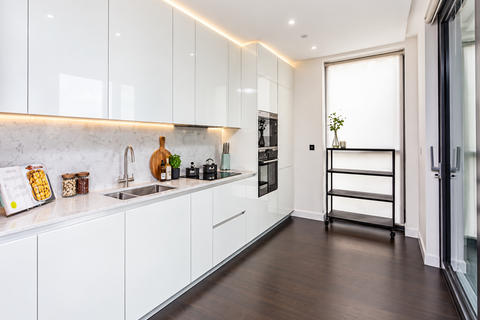 2 bedroom flat to rent, Thornes House, London SW11