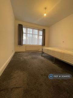 1 bedroom in a house share to rent, Wolves Lane, London, N13