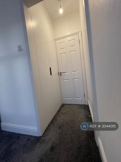 1 bedroom in a house share to rent, Wolves Lane, London, N13