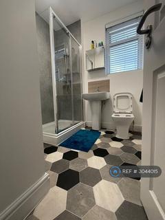 1 bedroom in a house share to rent, Wolves Lane, London, N13