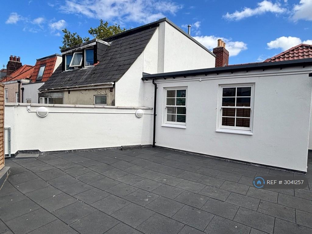 Apartment in Bristol - View 3