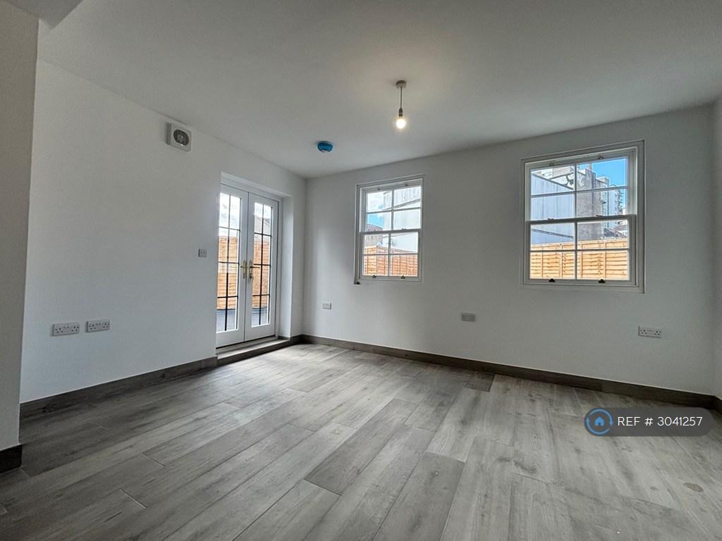 Apartment in Bristol - More