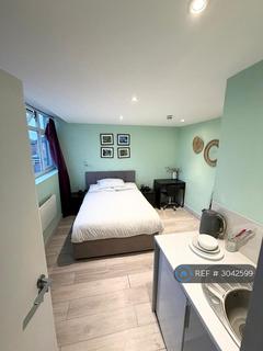 1 bedroom in a house share to rent, Cranford Park Road, Hayes, UB3