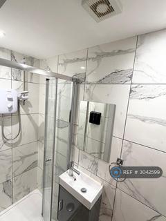 1 bedroom in a house share to rent, Cranford Park Road, Hayes, UB3