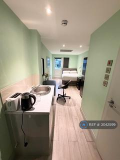 1 bedroom in a house share to rent, Cranford Park Road, Hayes, UB3