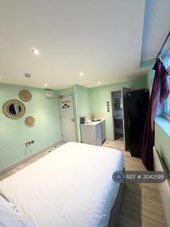 1 bedroom in a house share to rent, Cranford Park Road, Hayes, UB3