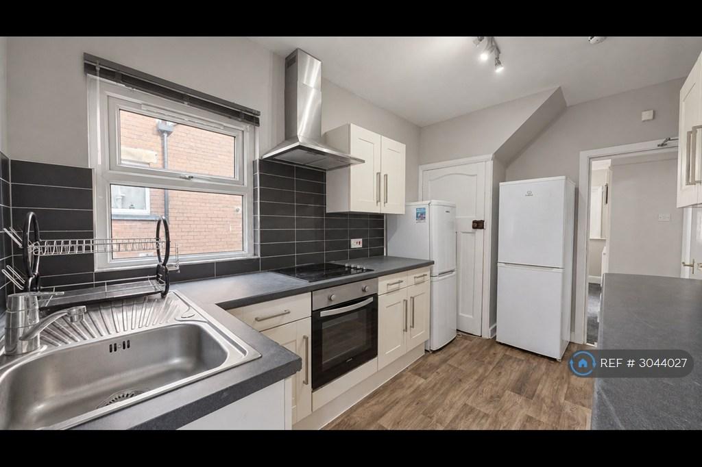 House in Leeds - View 2