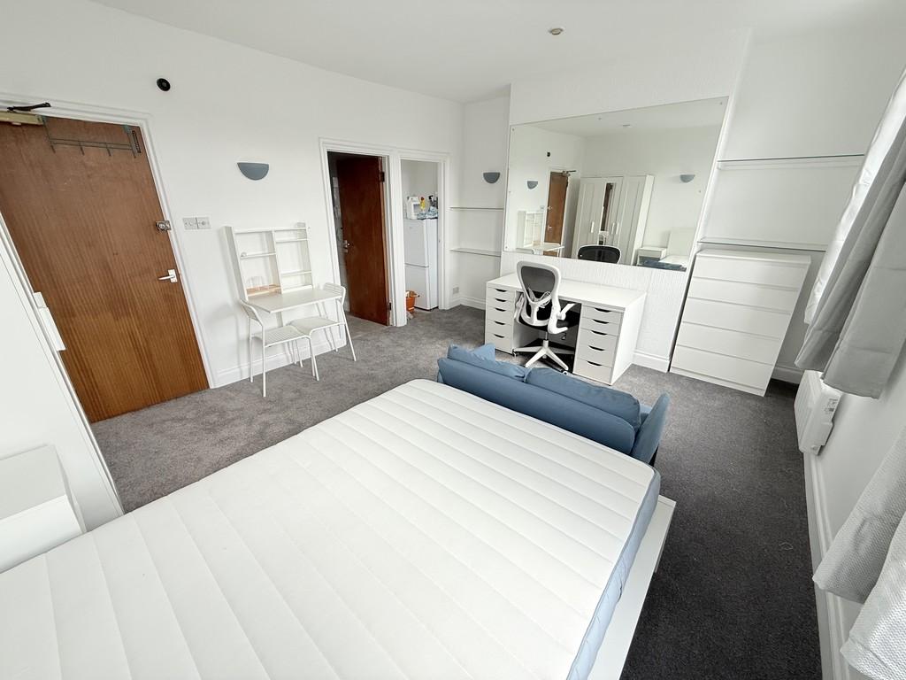 Apartment in Reading - View 2