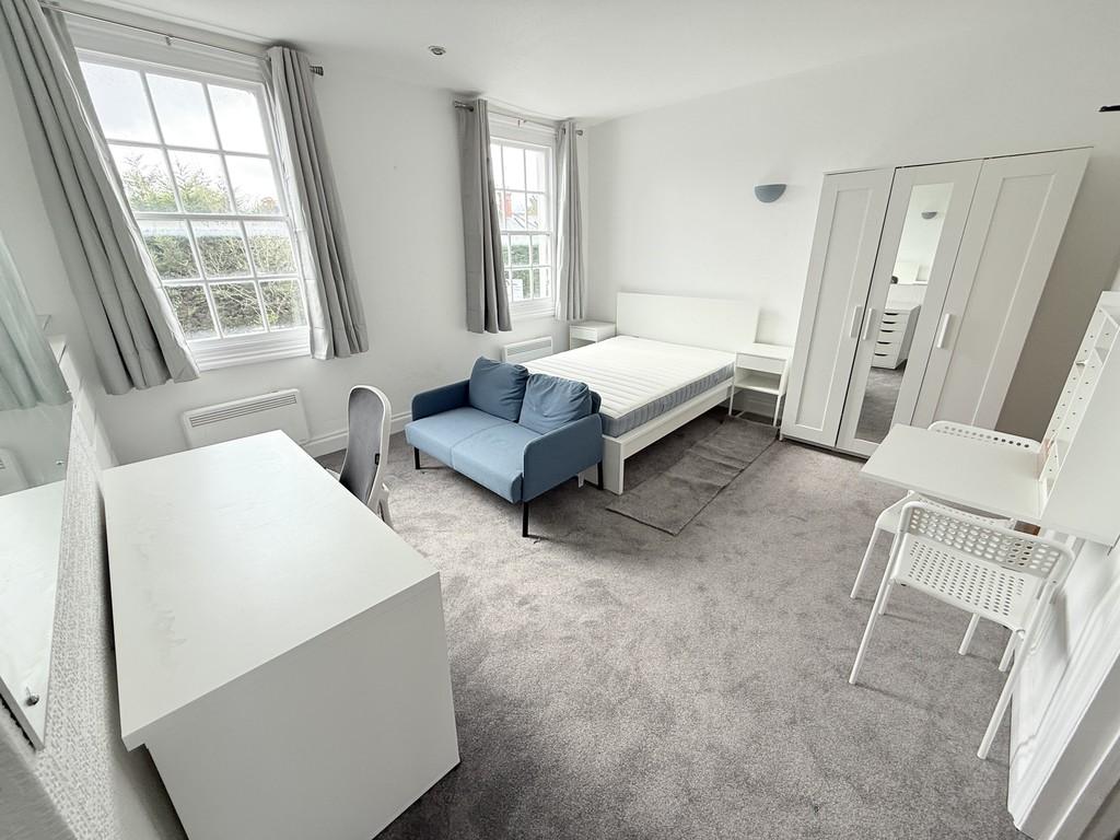 Apartment in Reading - View 3