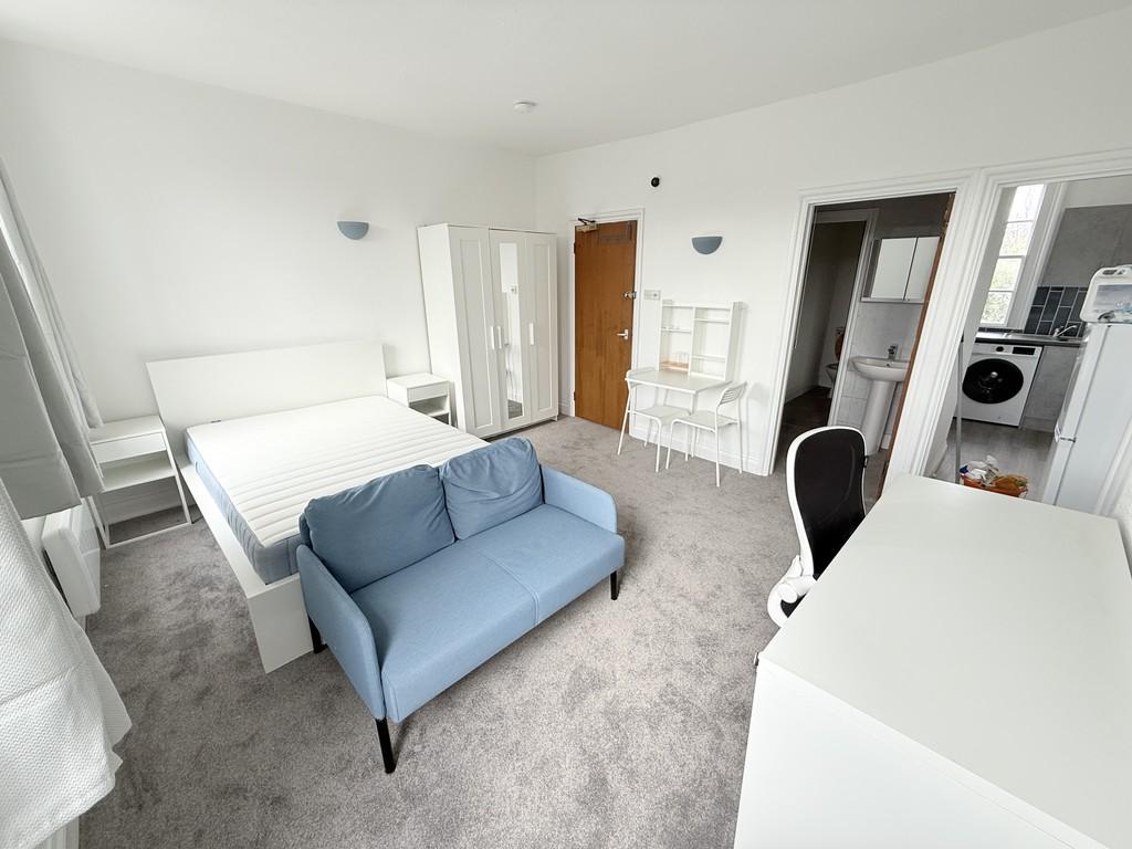Apartment in Reading - View 5
