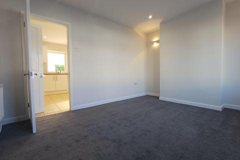 3 bedroom semi-detached house to rent, Cotton Grove, Hednesford