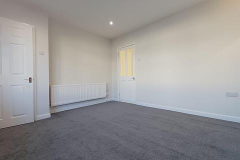 3 bedroom semi-detached house to rent, Cotton Grove, Hednesford