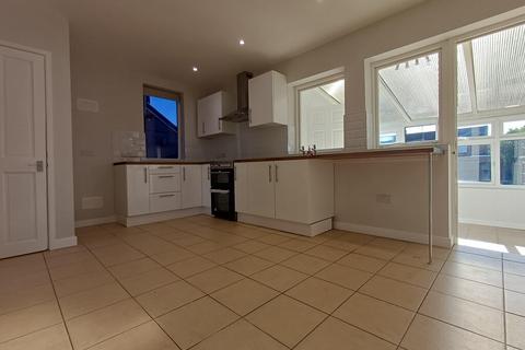 3 bedroom semi-detached house to rent, Cotton Grove, Hednesford