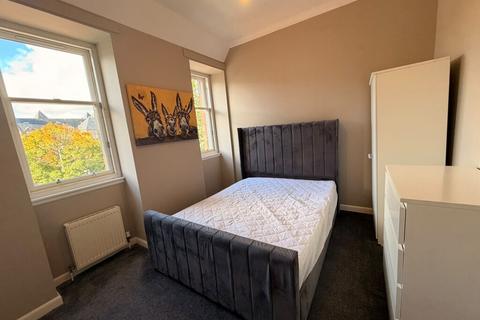 3 bedroom townhouse to rent, Parklands Oval, Crookston
