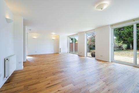 3 bedroom detached bungalow for sale, Salisbury Road, Worcester Park, KT4