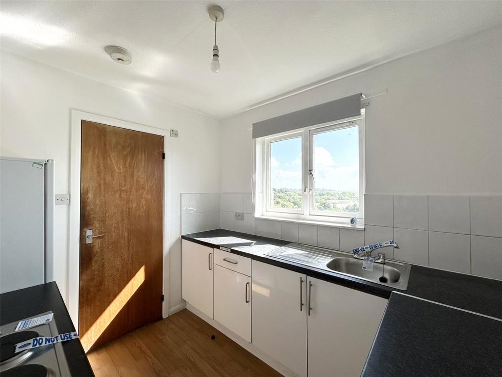 Apartment in Glasgow, The Valley, Maryhill - View 3