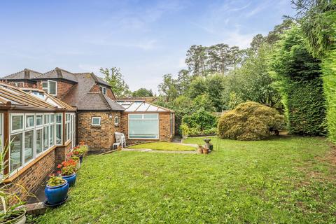 2 bedroom detached bungalow for sale, Tudor Village, Storrington, RH20